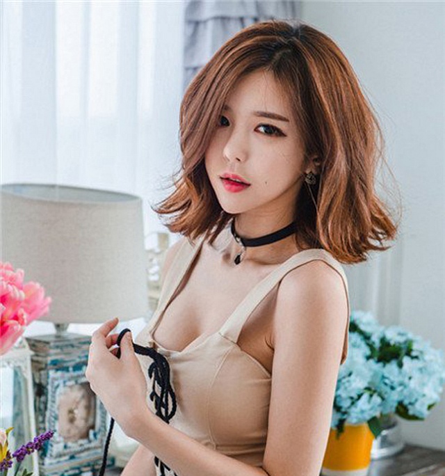 dung-hinh-vi-doan-to-uyen-hu-hong-khoe-nguc-bu (6)