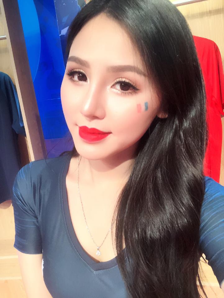 Đặng Ngân – hotgirl cổ vũ tuyển Pháp siêu xinh khiến fan mê mệt