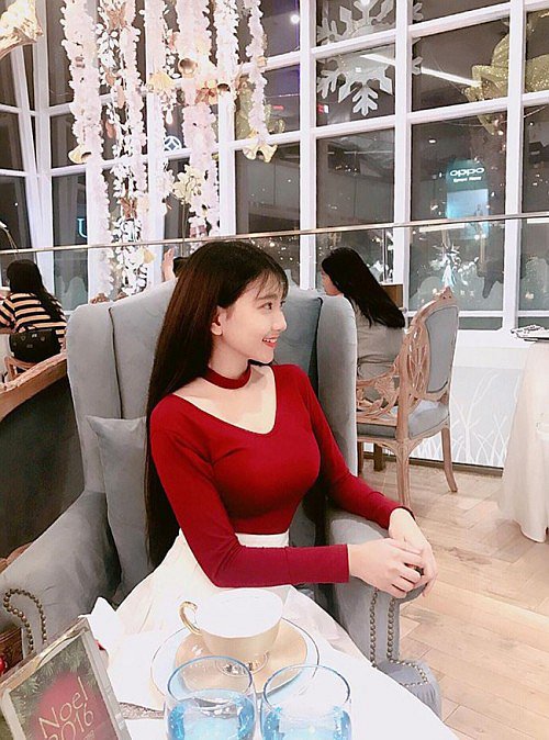 ho-ngoc-y-nhi-khoe-dang-chuan-khien-cac-chang-me-man (2)