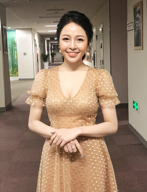 hot-girl-tram-anh-xinh-lung-linh-voi-loat-vay-dieu-da (2)